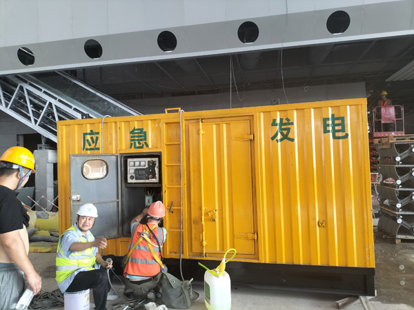 安次怎样判断空气滤清器是否需要更换？